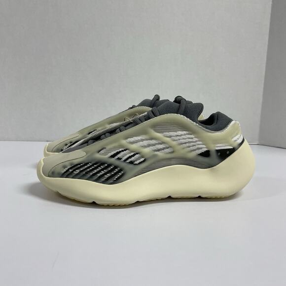 Adidas Yeezy 700 V3 Fade Salt ID1674 Size 5.5 Men Size 4 Women Grey White Kanye main image 5